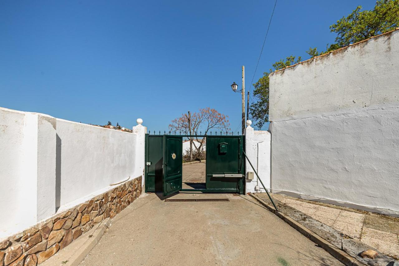 Waou Deluxe Cottage Titulcia מראה חיצוני תמונה