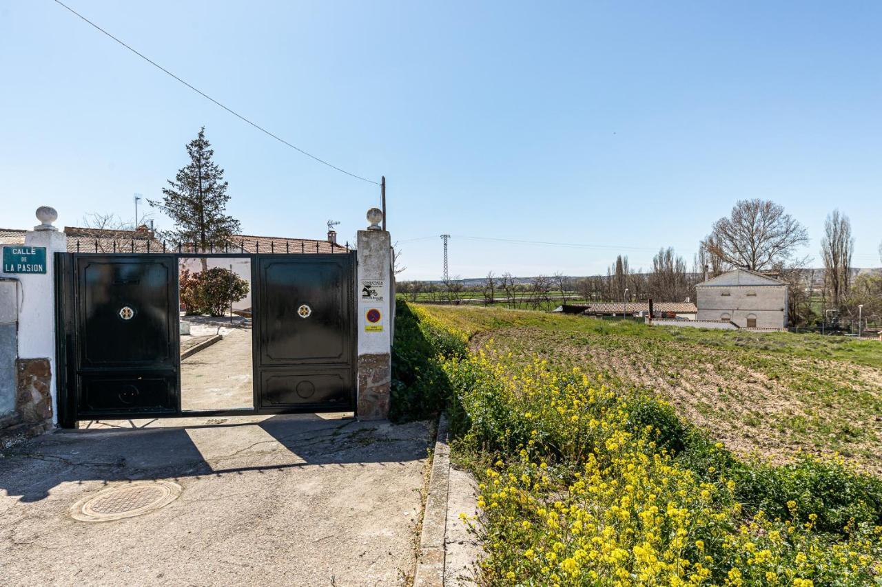 Waou Deluxe Cottage Titulcia מראה חיצוני תמונה